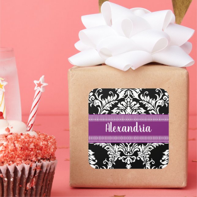 Adesivo Quadrado Damasco preto e branco legante com realces roxos (Festa)