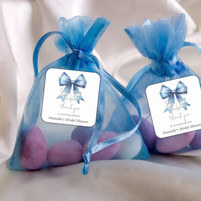 Adesivo Quadrado Dando o Nó Arco Azul Clássico Chá de Noiva (Criador carregado)