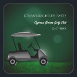 Adesivo Quadrado Despedida de solteiro de golfe - viagem de golfe -<br><div class="desc">Um acessório na moda e versátil para adicionar um toque personalizado à sua celebração. Este adesivo apresenta uma design elegante com uma ilustração legal de um carrinho de golfe contra um fundo de campo de golfe ensolarado, capturando a essência do esporte num tom calmo e clássico. O humor deve ser...</div>