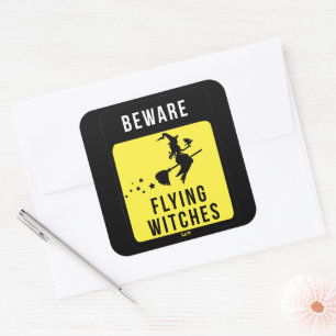 ADESIVO QUADRADO DIA DE AS BRUXAS ENGRAÇADO BEWARE FLYING WITCHES