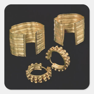 Adesivo Quadrado Dois braceletes lapidados abertos e um par de