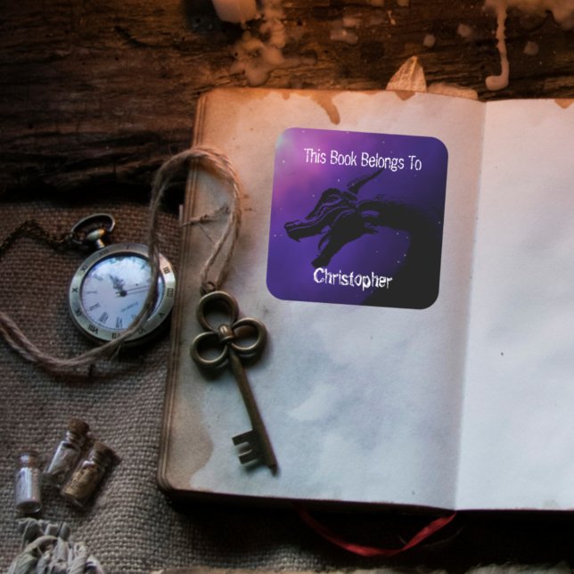 Adesivo Quadrado Dragão Personalizado Este livro pertence a (Criador carregado)