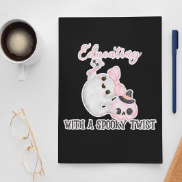 Adesivo Quadrado Educando com um professor de Dia das Bruxas assust