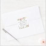 Adesivo Quadrado Elegante cor-de-rosa marfim floral salva a data<br><div class="desc">Um elegante buquê floral de peonias cor-de-rosa e flores de marfim de aquarela de peônias enquadra este adorável casamento floral de primavera Salve o adesivo da Data. Os galhos de sábio saem decorados em meio ao conjunto de cor de pêssego de flores que rodeiam a bela tipografia de cinzas nesses...</div>