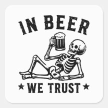 Em cerveja nós confiamos esqueleto gelado Beer Pon