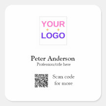 Empregado comercial de loja de empresas personaliz