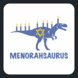 Adesivo Quadrado Engraçado Hanukkah Dinossauro Menorah Saurus Dino<br><div class="desc">Feliz Hanukkah Dinosaur Menorahsaurus. Dinossauro bonito e bobo com velas menorah nas costas. Isso faz um presente de vadia ou aniversário incrível para um amante de ciência e dino ou paleontólogo.</div>