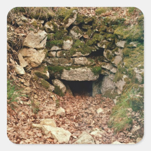 Adesivo Quadrado Entrada coberta a um tumulus