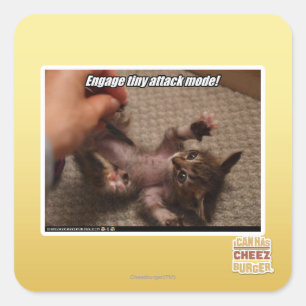 Adesivo Quadrado Envolva o modo de ataque minúsculo!