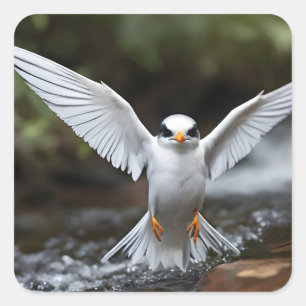 Adesivo Quadrado Fada Tern com asas espalhadas por riacho