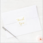 Adesivo Quadrado Favoritos de festa de casamento em ouro branco com<br><div class="desc">Personalizado, personalizado, tipografia elegante, branco e amarelo dourado, adesivo quadrado de agradecimento por escrito. Um adesivo de agradecimento elegante para selar seus presentes de festa para casamento, celebrações de aniversário, recepções, cerimônias, aniversário, chá de noiva, chá de bebê, feriados ou qualquer outra ocasião especial.</div>