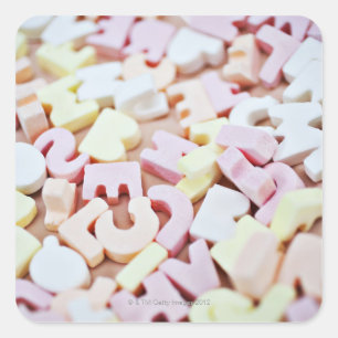 Adesivo Quadrado Feche acima do alfabeto vibrante dos doces