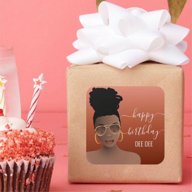 Adesivo Quadrado Feliz Aniversário Mulher Negra Dourada Maçã (Festa)