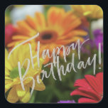 Adesivo Quadrado Feliz Aniversário Vibrante Flores Coloridas da pri<br><div class="desc">Feliz aniversário personaliza o nome das flores de primavera,  azul,  vermelha,  amarela,  verde e violeta.</div>