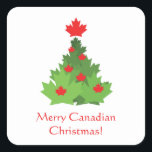 Adesivo Quadrado Feliz canadense Flag Maple Leaf Christmas Tree<br><div class="desc">Este adesivo quadrado apresenta uma árvore de Natal e decorações reunidas a partir do símbolo canadense - Folhas de Maple. A design do adesivo é feita em cores tradicionais de Natal: verde e vermelho. Feliz Natal e boas vindas do Canadá!</div>