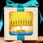 Adesivo Quadrado Feliz Hanukkah Trendy Artsy Amarelo Dourado Menora<br><div class="desc">"Feliz Hanukkah". Uma fotografia de perto de uma foto brilhante, colorida, da menorah da arte amarela dourada ajuda-o a inaugurar o feriado de Chanucá. Sinta o calor e a alegria da temporada de férias sempre que você usa este incrível e colorido adesivo Chanucá. Cartões, carimbos, sacos de tote, servindo bandejas...</div>