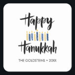 Adesivo Quadrado Feliz Hanukkah velas amarelas azuis<br><div class="desc">Fale com você Chanucá por e-mail ou seu presente para as festas com esses adesivos engraçados com "Feliz Chanucá" na tipografia moderna escovada e uma decoração de velas em amarelo e azul. Adicione seu nome ou mensagem usando o modelo</div>