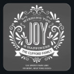 ADESIVO QUADRADO FERIDAY CHRISTMAS JOY CHALKBOARD ENDEREÇADORES<br><div class="desc">DESEJOY: Enfeites de natal brilhante e alegre, ao estilo chalkboard redondo, com faixa retrorreflectora, tipografia branca e preta, e espirais de rico. Personalize este adesivo SQUARE de feriado decorativo como uma etiqueta de endereço de retorno com seu nome de família ou mensagem personalizada. Condecoração perfeita para selar todos os envelopes...</div>