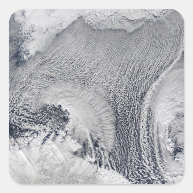 Adesivo Quadrado Formações de nuvens invulgares sobre o Mar de Bare (Frente)