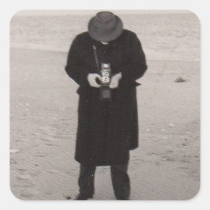 Adesivo Quadrado Fotógrafo da década de 1940 na praia