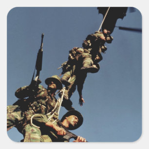 Adesivo Quadrado Fuzileiros navais em um EQUIPAMENTO de SPIE. um