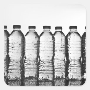 Adesivo Quadrado Garrafas de água em estúdio