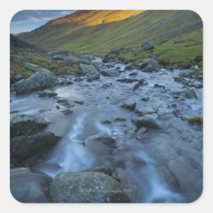 Adesivo Quadrado Gatesgarthdale Beck correndo para baixo rumo