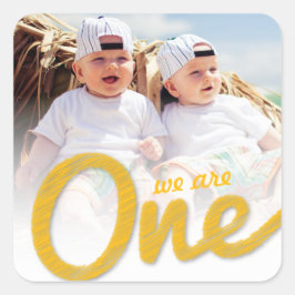 Adesivo Quadrado Gêmeos Divertidos Grande Esboço Amarelo 1º Anivers