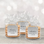 Adesivo Quadrado Glitter de Silver Glam Personalizado<br><div class="desc">Esta marca de favorecimento de brilho ombre de tendência apresenta faux sparkly glitter e um nome de script. Adicione seu texto personalizado usando o formulário modelo. Opções adicionais para texto e layout estão disponíveis se você escolher "personalizar mais" na parte inferior do formulário de modelo.</div>