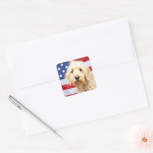 Adesivo Quadrado Goldendoodle com bandeira americana