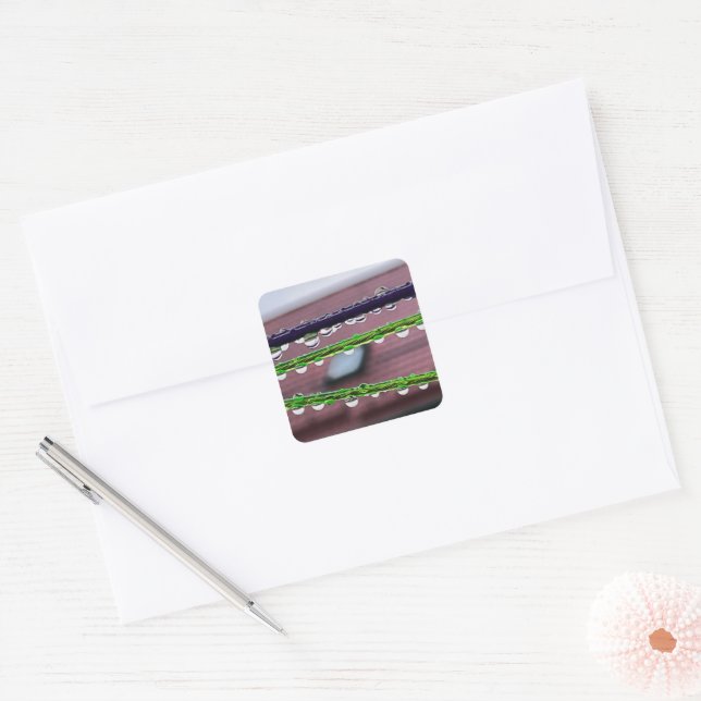 Adesivo Quadrado Gotas de chuva em cordas (Envelope)