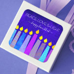 Adesivo Quadrado Hanukkah Peace Love Chic Boho Patterles Blue<br><div class="desc">"Paz, amor e luz." Uma ilustração lúdica, moderna e artística das velas de padrão de feto ajuda a animar as festas de Chanucá. Velas azuis cortadas com padrões coloridos de folha de alumínio sobrepõem um fundo rico e profundo de textura azul. Sinta o calor e a alegria da temporada de...</div>