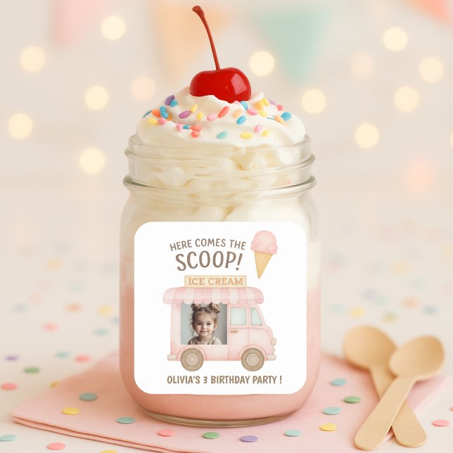 Adesivo Quadrado Here Comes the Scoop! | Pink Ice Cream Truck Photo (Criador carregado)