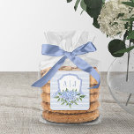 Adesivo Quadrado Hydrangea Monograma Crest com Stripes Favor<br><div class="desc">Esta bela design apresenta o seu texto personalizado na crista pintada com uma fita e hífenes. Use o formulário modelo para adicionar suas informações.</div>