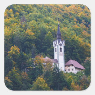 Adesivo Quadrado Igreja em uma floresta da queda em Slovenia