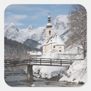 Adesivo Quadrado Igreja na neve com montanhas alpes no inverno