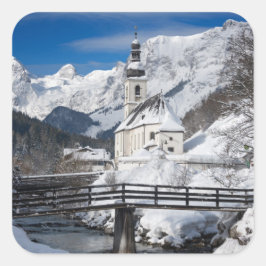 Adesivo Quadrado Igreja na neve com montanhas alpinas