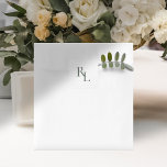 Adesivo Quadrado Iniciais de Casal Verde de Casamento da Floresta E<br><div class="desc">Chic e elegante. Este modelo apresenta as iniciais do casal numa adorável cor verde-escura da floresta. Este adesivo acrescenta algo especial para o casamento a favor de embalagens e envelopes.</div>