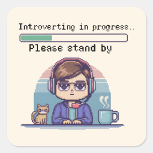 Adesivo Quadrado Introvertendo em Andamento – Pixel Retro Divertido