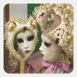 Adesivo Quadrado Itália, Veneza, Ilha de Burano. Mulher vestida com