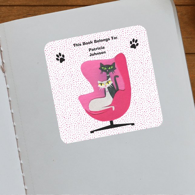 Adesivo Quadrado Meio século Cats Rosa Cadeira Cadeira Imprime Boli (Mid century cats in pink chair cat paw prints on white with pink polka dots book ownership label.)