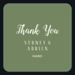 Adesivo Quadrado Minimalista Simples|Casamento de Sábio Escuro Graç<br><div class="desc">Este simples minimalista e obrigado de casamento de sábio escuro que você favorece é perfeito para uma elegante recepção de casamento. O clássico design apresenta uma faixa escura rústica e tipografia de marfim com um aspecto mínimo moderno. QSD115</div>