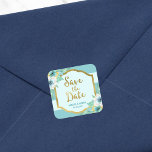 Adesivo Quadrado Mint e Faux Dourado Floral Salvar a Data<br><div class="desc">Este na moda Salve os adesivos do quadrado Date apresentam borda falsa de ouro, listras coloridas da casa da moeda e linda floral de aquarela. Use-o para selar os envelopes Salvar a Data, favorecer bolsas ou decoração. Veja outros itens correspondentes no meu convite de Casamento/Brida na minha loja aqui ->...</div>