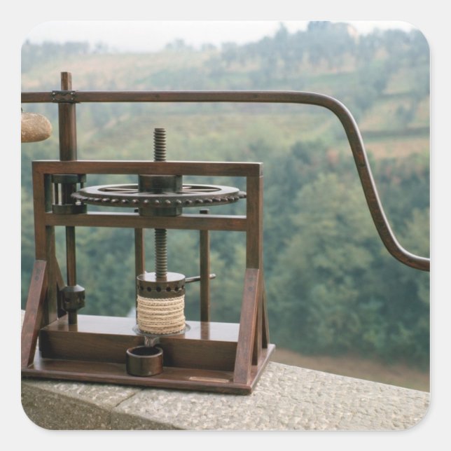 Adesivo Quadrado Modelo de trabalho de uma prensa de oliveira (Frente)