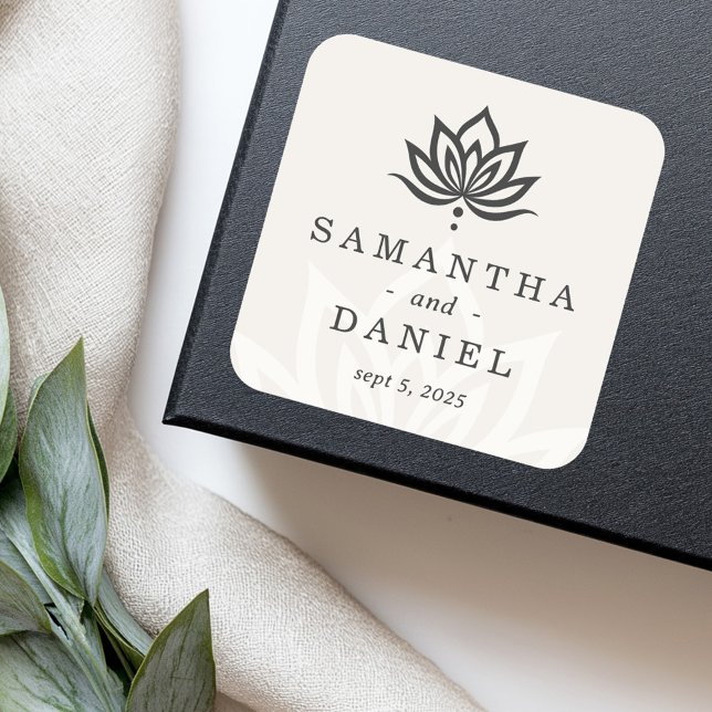 Adesivo Quadrado Monograma da flor de lótus elegante marfim neutro  (legant lotus flower monogram light neutral ivory square sticker)