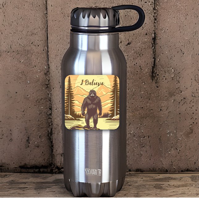 Adesivo Quadrado Montanhas Sasquatage do Pé-Grande Retroativo (Criador carregado)