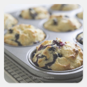 Adesivo Quadrado Muffin de blueberry em uma lata de cozimento em