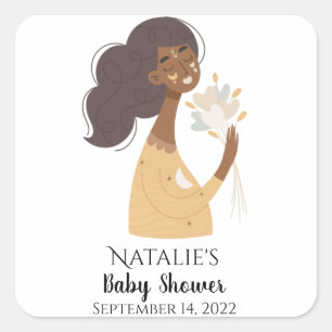 Adesivo Quadrado Mulher boêmia marrom sorrindo com um buquê de cora