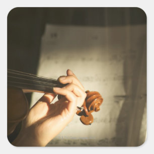 Adesivo Quadrado Mulher que joga o violino