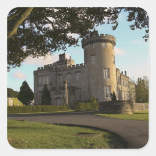 Adesivo Quadrado Na Irlanda, a entrada lateral do Castelo Dromoland